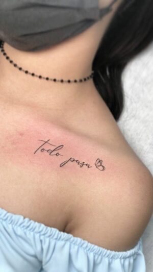 Carla Morrison Instagram - Bebés, cada que me etiquetan en sus tatuajes yo los voy guardando para hacerles un videito como este. Muchas gracias por hacer de “Todo Pasa” parte de su vida y hasta de su piel!!! Los amo bebés!! Y síganme etiquetando en sus hermosos tatuajes para verlos!! #TodoPasa