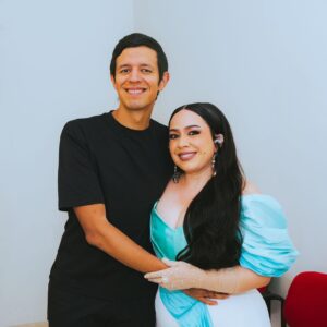 Carla Morrison Instagram - Queretarock❤️ se comprometieron 💍💍💍💍💍💍6 parejitas y fue un show muy conmovedor! Gracias por venir al cierre de esta gira, por sus regalos, por sus atenciones y su buena onda desde mis comienzos! Amo esta ciudad y amo su gente mis queretamoressss!!! Nos vemos pronto! Gracias por agotar todas las entradas y siempre estar ahí para mi! Bebessssssss❤️❤️❤️✨✨✨✨✨ #ElRenacimientoTour

Fotos: @underpmx 
Maquillaje y peinado: @arielpeimbert 
Vestuario: @olimastudio