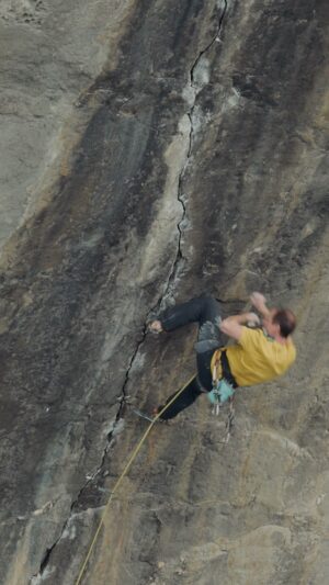 Carlo Traversi Instagram - When you’re feeling good enough to rip holds off the wall and then you actually rip a hold off the wall…🫣. 

 @blackdiamond @frictionlabs @theboulderfield #whipper #trad #climbing