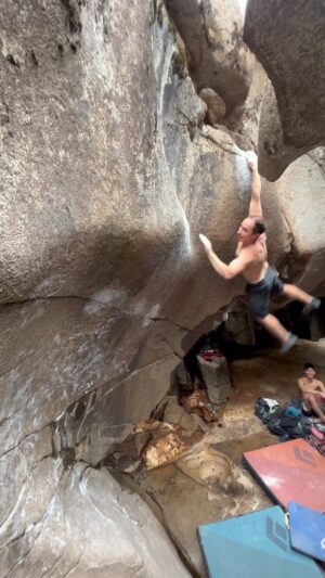 Carlo Traversi Instagram - Another angle of this jump from the ice caves.  Felt impossible until I sorted some higher feet and then could do it on repeat 🔁. Good crew energy that day 🙌🏻. #independencepass #icecaves #bouldering @blackdiamond @theboulderfield