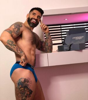 Carlo Villarreal Instagram - Jijiji, apúrate que ya no tengo aire