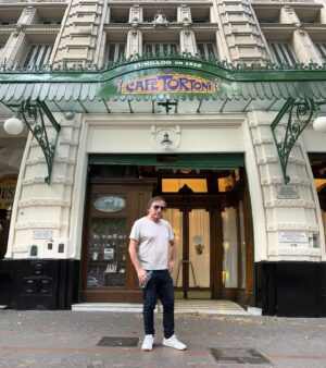 Carlos Pinto Instagram - En mi lugar favorito, un clásico imperdible #cafetortoni