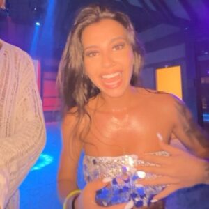 Carly Santos Instagram - Glow partyyyyy 💃🕺🏻🪩
At @jawakaramaldives
#jawakara