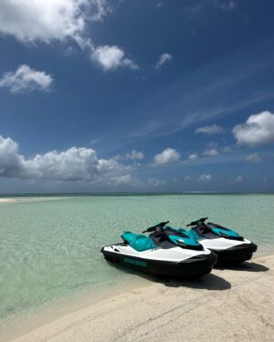 Carly Santos Instagram - Jet skis and sand banks 🦋
@jawakaramaldives #jawakara