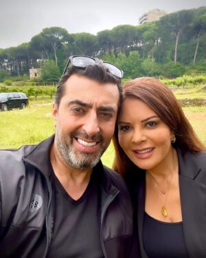 Carmen Lebbos Instagram - مع الرائع #باسم_ياخور ❤ قولكن الصورة من شي عمل جديد أو من لقاء عادي؟ 😇
@bassemyakhour 
#كارمن_لبس