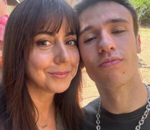 Carmen Ruiz Instagram - Estamos rodando 🎬 ⚽️ 
Los Futbolísimos y el misterio del tesoro pirata.
#losfutbolisimos #losfutbolisimos2 
@thegobetweeners @josito_chester 
@mayteortegas @rtve @movistar_es