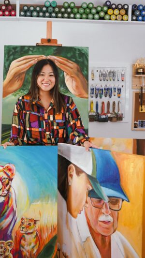 Carol Wang Instagram - 🌾👩‍🌾 O desafio da arte de hoje, é retratar de uma forma única e especial a história de 4 pessoas inspiradoras e o como a agricultura moldou quem são.. em forma de arte🎨 
Os 4 agricultores foram presenteados de surpresa pela @basf_agro_br com a arte em uma forma de homenagem e agradecimento ✨🥲🫶🏻