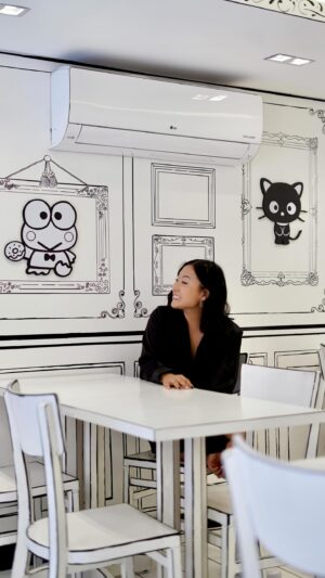 Carol Wang Instagram - Da saga comendo nos restaurantes que pintei, a experiência de hoje vai ser na Hello Kitty 2D
📍Rua Américo de Campos- Liberdade.
.
.
#liberdade #restaurantes #hellokitty #pintura #2d #arte #confeitaria #bebidas