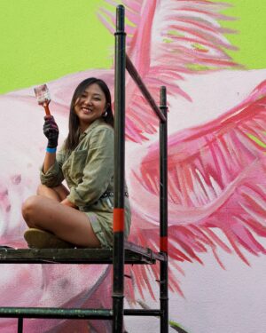 Carol Wang Instagram - Estou pintando a nova casa dos Axolotes aqui no Zoológico de São Paulo. 😊
Alem de poder ver vários deles aqui, tem muita curiosidade e informações sobre os Axolotes que farão vocês se apaixonar por eles também ..
💖. Este é o processo da arte  e vocês ja podem vir visitaaar ! 🫶🏻
.
#axolote #arte #mural #graffiti