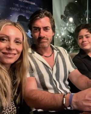 Carola Julio Instagram - Maravillosas vacaciones! Gracias a mi suegro y a la Pily por tremenda invitación. Todos felices y disfrutando cada minuto! Aún cuando nos llovieron 7 días y la temperatura en casi 30 grados, lo pasamos increíble y todos felices 🥰
Gracias y que se repita esta tradición familiar y además coincidió con mi cumpleaños de cuarenta y siempre! 
Los recuerdos fotográficos es lo mejor para rememorar la vida! 
#atesoremosestosmomentos