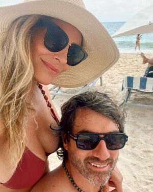 Carola Julio Instagram - Maravillosas vacaciones! Gracias a mi suegro y a la Pily por tremenda invitación. Todos felices y disfrutando cada minuto! Aún cuando nos llovieron 7 días y la temperatura en casi 30 grados, lo pasamos increíble y todos felices 🥰
Gracias y que se repita esta tradición familiar y además coincidió con mi cumpleaños de cuarenta y siempre! 
Los recuerdos fotográficos es lo mejor para rememorar la vida! 
#atesoremosestosmomentos