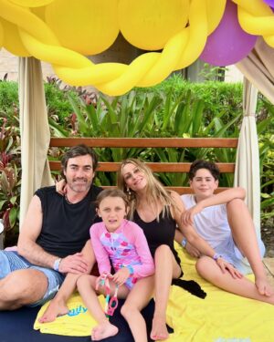 Carola Julio Instagram - Maravillosas vacaciones! Gracias a mi suegro y a la Pily por tremenda invitación. Todos felices y disfrutando cada minuto! Aún cuando nos llovieron 7 días y la temperatura en casi 30 grados, lo pasamos increíble y todos felices 🥰
Gracias y que se repita esta tradición familiar y además coincidió con mi cumpleaños de cuarenta y siempre! 
Los recuerdos fotográficos es lo mejor para rememorar la vida! 
#atesoremosestosmomentos