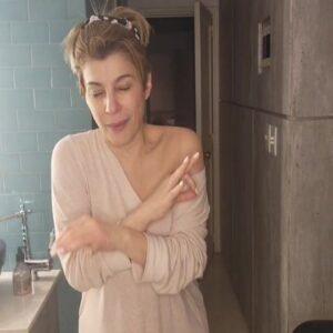 Carolina Papaleo Instagram - Arriba Remolones 
Lunes lluvioso

#bici 
#alergia 
#gata 
#reforma