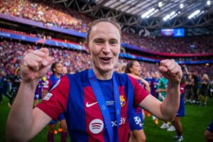 Caroline Graham Hansen Instagram - A fantastic season has come to an end. So humble to be a part of this team with these amazing human beings. It wasn’t easy, but thanks to your support the way was easier. Thank you for always standing by our side.Especially after the first semifinal. You made us believe it was possible. That no matter good or bad, we will always have your support. Bilbao is something I will never forget. To win the biggest trophy in a full stadium of blaugrana was truly the most special moment. Visca Barça #soycule ❤️