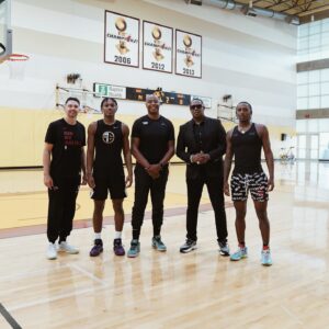 Caron Butler Instagram - My OG @masterp pulled up with @mercymiller & @hercymiller to get my nephews more educated on #HeatCulture

📸 @miashotthat 🐐
Swipe====>