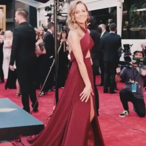 Carrie Bickmore Instagram - Who is that brunette?! 😊
Circa 2017!
First pic is one of my fav ever Logies photos 💕