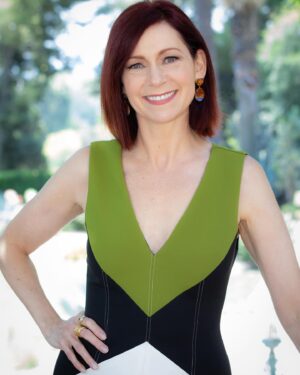 Carrie Preston Instagram - With the #Elsbeth fam at @official_tca last weekend💕💕💕

HMU and Photography @headshotsbyshawn Styled by @andrewgelwicks Dress @bibhumohapatra Earrings @guitam_jewelry Rings @itajewelry @lofjewelry