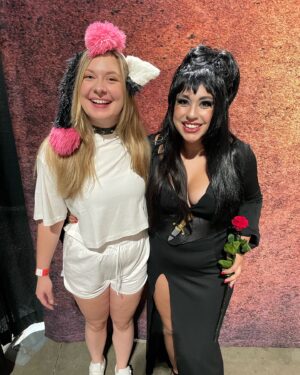 Cassandra Peterson Instagram - Loved seeing all the fans this past weekend @midsummerscream 🖤 I saw quite a few Elviras there and even a couple of Gonks! Thanks to everyone for great weekend! 💋