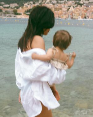 Cassandre Lapierre Instagram - Me & my bestie forever 💕🌞 @larebellestudio 

#mom #momlife #motherdaughter #childhood #motherhood #motherlife #bff #oneyearold