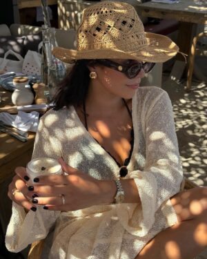 Cassandre Lapierre Instagram - this summer dress 🌞🌞 ça vous dit une sélection de tenues de plage ?

#summerdress #beachoutfit #beachdress #dress #ootd #outfitinspo #sainttropez #summerlook