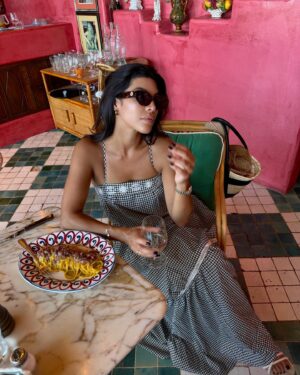 Cassandre Lapierre Instagram - Des pâtes & une robe vichy, je suis heureuse 🍝
Combien sur 10 pour cette robe ? 

publicité - produits offerts 

#ootd #outfitinspo #longdress #robelongue #oitfitoftheday #inspolook #dolcevita