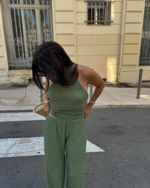 Cassandre Lapierre Instagram - Le vert olive c'est sous côté, on est d'accord que ce set est canon ? 🌞

#zara #zarawoman #zaraoutfit #ootd #summeroutfit #summerlook #outfitoftheday #ootdmagazine