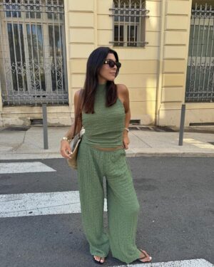 Cassandre Lapierre Instagram - Le vert olive c'est sous côté, on est d'accord que ce set est canon ? 🌞

#zara #zarawoman #zaraoutfit #ootd #summeroutfit #summerlook #outfitoftheday #ootdmagazine