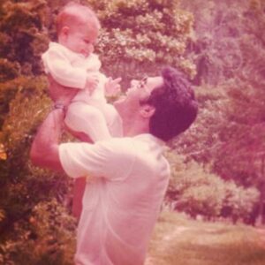 Cássio Reis Instagram - Eterno aprendizado. Eterno legado.

A definição de Ser Pai não cabe em uma legenda.
Mas afirmo com toda certeza que:
todo filho é um poema.❣️

#FelizDiadosPais