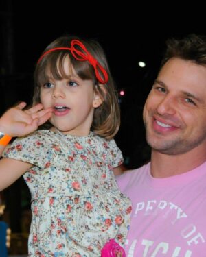 Cássio Reis Instagram - É infinito meu amor por você Pietra.

Você é um dos meus amores nessa vida.
Você é luz! 
Feliz aniversário 🎈 Feliz vida!
08/08 = 16