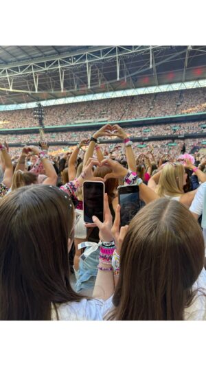 Cat Deeley Instagram - The joys of girlhood, brought to you by non other than @TaylorSwift of course !! 🫶💞👯‍♀️🎶 #TaylorSwift #Wembley #ErasTour