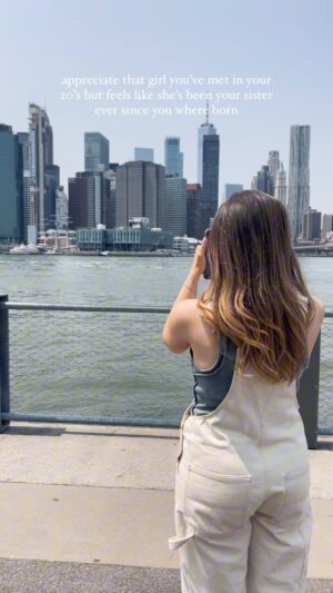 Catarina Filipe Instagram - Hoje é o dia dela @adri.silvaaa 🫶🏼 Viver com a Adri é viver num mundo com mais luz, mais cor e mais amor. Uma mulher que para além de lindíssima por fora é igualmente bonita por dentro. Leve, amorosa, leal, amiga como há poucas, que dá colo, que dá na cabeça, que é companheira e o que não larga a mão de quem ama mesmo com tudo o que tem para gerir. Tê-la na minha vida é uma sorte que eu agradeço on a daily 🥹

Os meus pais deram-me só uma irmã e a vida encarregou-se de me trazer a que faltava. 
Love you to the moon and back, always! parabéns meu amor ♥️