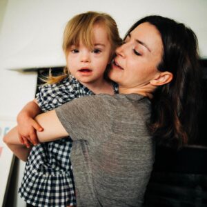 Caterina Scorsone Instagram - Hello, Friends! October is Down syndrome awareness month and I did a little interview about our family for @goodmorningamerica Link to interview in bio. Or go to my stories and swipe up! You’ll also find a little essay I wrote through the link. 💙💛 photos by the amazing @rebeccacoursey_photosandfilm