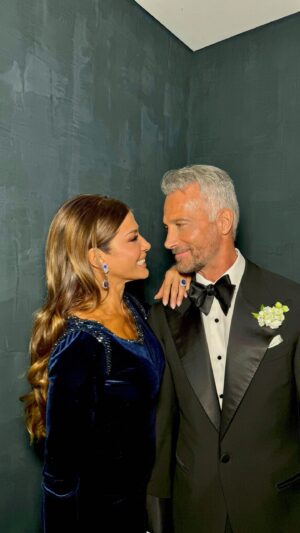 Catherine Fulop Instagram - Backstage de una noche inolvidable, gracias a mi equipo por cuidar todos los detalles! Gracias! Gracias! Gracias! 
#stylist @vickii_miranda 
#dress @ginoginobogani 
#makeup @mabbyautinomakeup 
#hairstyle @mauromaxdebrito 
#joyas @santinojoyeros