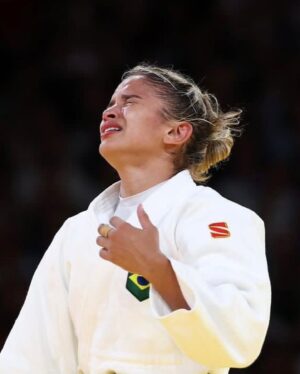 Cauã Reymond Instagram - Esse é um post sobre ter orgulho de ser brasileiro e de ser representado por atletas tão incríveis. 

Boraaa!!! 🇧🇷❤️👏🏻

#TimeBrasil #Paris2024