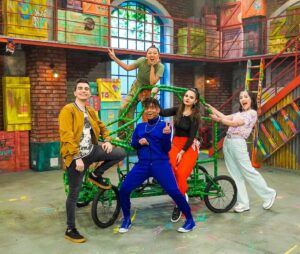 Cauê Bueno Instagram - FINALMENTE SAIU 🔥 Art Attack: Modo desafio no Disney Plus ❤️

Você já assistiu? 🥹