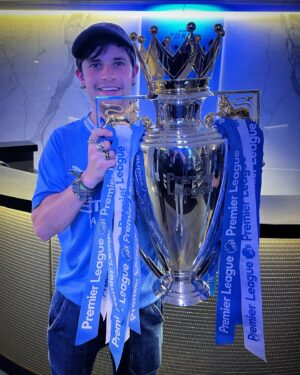 Ceallach Spellman Instagram - Best club in the world @mancity 🩵 Words won’t do justice for how much I love & appreciate you, all the staff and everything you’ve done for me, it’s beyond my wildest dreams. Luckiest kid in the world 💙

Ps - TREBLE WINNERS 👑👑👑