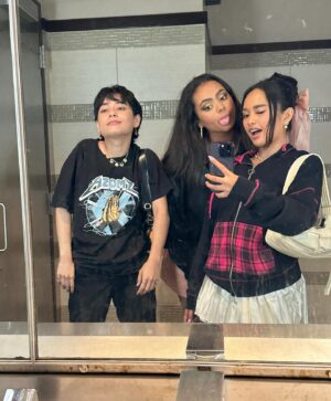 Ceci Balagot Instagram - happy birthday Spongebob 🥳 thank you for having us back this year!

Barong: @noblecreationsonline
Earrings: @narrastudio 
Pants: @wearewildfang