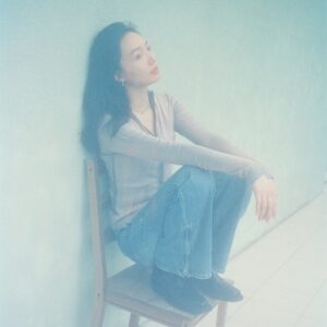 Cecilia Choi Instagram - 我們隨口說說要一起玩，一個隨便拍拍，一個隨意裝扮的午後遊戲。

🎀 @mildredlo 
📸 @stepheniek