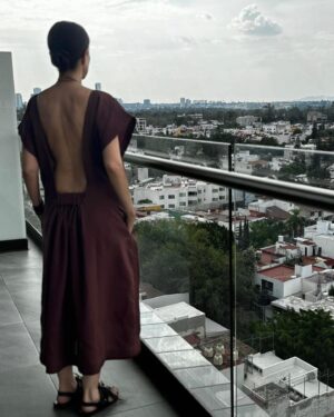 Cecilia Suárez Instagram - Se esconde el sol en la Perla de Occidente✨

@juliayrenata haciendo su magia en los telares y puntos

@blancopop poniéndolo todo junto🫀