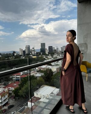 Cecilia Suárez Instagram - Se esconde el sol en la Perla de Occidente✨

@juliayrenata haciendo su magia en los telares y puntos

@blancopop poniéndolo todo junto🫀