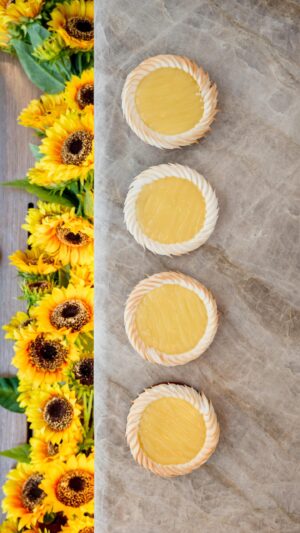 Cédric Grolet Instagram - Tarte 🍋 à l’huile d’olive pour #sainttropez 🌻 #cedricgrolet