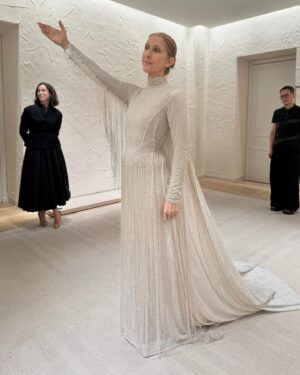 Céline Dion Instagram - Trace the steps of @CelineDion’s Dior journey behind the scenes as she encounters her marvelous gown by @MariaGraziaChiuri, ahead of her performance at the Olympic Games @Paris2024 Opening Ceremony—masterfully orchestrated by @Thoma.Jolly and @DaphneBurki. From fittings to delicious breaks in between, her journey was one of discovery and delight. Crafted in a vision of #DiorSavoirFaire dreams, adorned with sequins as lustrous as the stars and fringes that danced with every gesture, the gown enveloped her in an aura that accentuated her vocals, irrevocably touching hearts worldwide.

Partagez un moment unique avec Céline Dion, alors qu’elle découvre sa robe pour la Cérémonie d’Ouverture des Jeux Olympiques de Paris 2024 — magnifiquement orchestrée par Thomas Jolly et Daphné Bürki. Entre essayages et visite des ateliers, cette journée fut marquée par la joie et l’émerveillement. Imaginée par Maria Grazia Chiuri, la robe témoigne du savoir-faire Dior grâce aux somptueuses paillettes et franges qui vibraient au rythme de sa performance. Une robe sublime, pensée pour magnifier la prestation de celle qui, une nouvelle fois, a ému le monde entier.

#DiorxParis2024