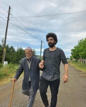 Cemil Şahin Instagram - Sağlıklı , huzurlu , bereketli nice bayramlara , iyi bayramlar 👻
