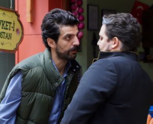 Cemil Şahin Instagram - Başta TRT’ye , yapımımız @zeramedyaofficial ‘a, yönetmenimize , senaristlerimize ,emek veren reji ekibine ve tüm set çalışanlarına ve kıymetli oyuncu arkadaşlarıma çok teşekkür ederim . Beraber bir sezon şahane çalıştık sevginin saygının özenin iç içe olduğu severek çalıştığımız bir hikayenin içinde olmak güzel anılar ve emekler biriktirmek güzeldi , Şevket ile içinde olduğum hikayenin benim adıma sonuna geldik , yeni sezonda @kodadikirlangic yeni hikayesi ile yoluna devam edecek sevimli kötümüz bir gün iyi olacağına inandığımız Aspar’a, doğruların peşinde koşan selim hocamıza ve hayalleri için emek veren kırlangıç takımına ve yanlarında olan ailerlerine  yeni hikayelerinde başarılar , son olarak seyircilerimize çok teşekkürler . Güle güle şevket güle güle @kodadikirlangic 👻👻👻