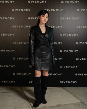 Cent Chihiro Chittiii Instagram - GIVENCHYのパーティーへ。

GIVENCHYで人気のプリズム・リーブルの新作を
一足お先に体感してまいりました

私は新色のNo.00を試しました。

光を取り込んだ透明感
"清らかさ"っていいなと
うきうきをいただいた私でした

リップは231でこれまた最高にお気に入りです

9月6日発売
おたのしみにっ

@givenchybeauty 

hairmake: @megumikuji_luckhair 
styling: @koromoishigaya 

#ジバンシイビューティー
 #プリズムリーブル 
#光透明感パウダー 
#pr