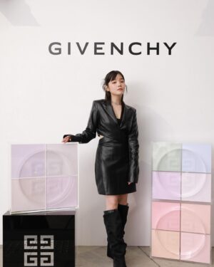 Cent Chihiro Chittiii Instagram - GIVENCHYのパーティーへ。

GIVENCHYで人気のプリズム・リーブルの新作を
一足お先に体感してまいりました

私は新色のNo.00を試しました。

光を取り込んだ透明感
"清らかさ"っていいなと
うきうきをいただいた私でした

リップは231でこれまた最高にお気に入りです

9月6日発売
おたのしみにっ

@givenchybeauty 

hairmake: @megumikuji_luckhair 
styling: @koromoishigaya 

#ジバンシイビューティー
 #プリズムリーブル 
#光透明感パウダー 
#pr