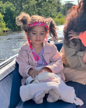 Cevahir Turan Instagram - Hollanda’da mutlaka görülmesi gereken bir yer. Masallar diyarı Giethoorn 🥰 #giethoorn #holland