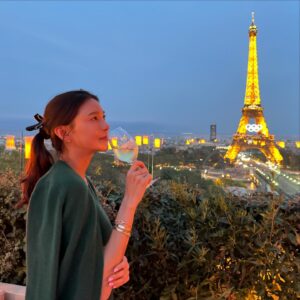 Cha Ye-ryun Instagram - 🥂♥️🥖🌹🍾🎼

@girafe_paris