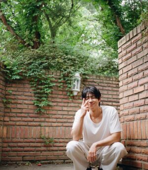 Chae Jong-hyeop Instagram - 🌳📸