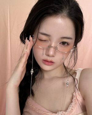Chae Soo-ah Instagram - 재밌는 거🐰💕🥽